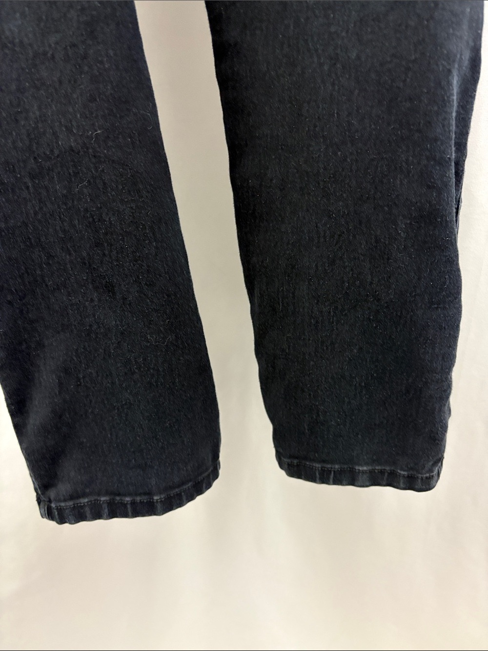 Torrid Women's Luxe Skinny Jeans Sateen Stretch Black Size 24R Plus - Picture 4 of 7